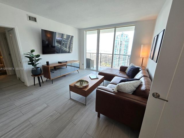 325 S Biscayne Blvd 3719, Miami, FL 33131