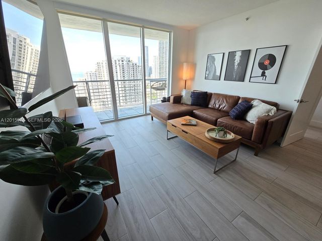 325 S Biscayne Blvd 3719, Miami, FL 33131