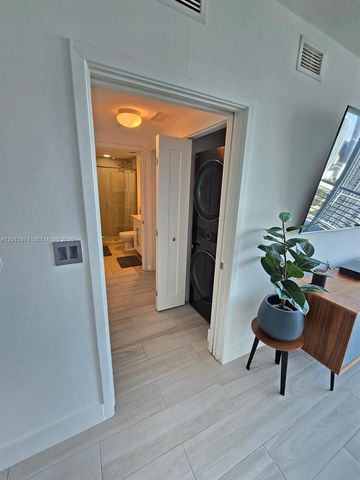 325 S Biscayne Blvd 3719, Miami, FL 33131