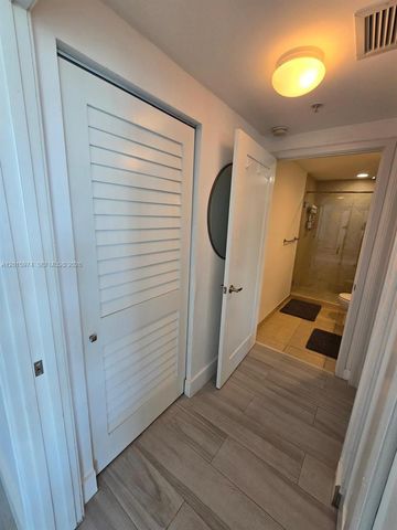 325 S Biscayne Blvd 3719, Miami, FL 33131