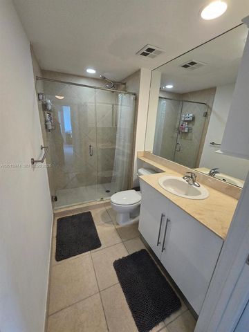 325 S Biscayne Blvd 3719, Miami, FL 33131
