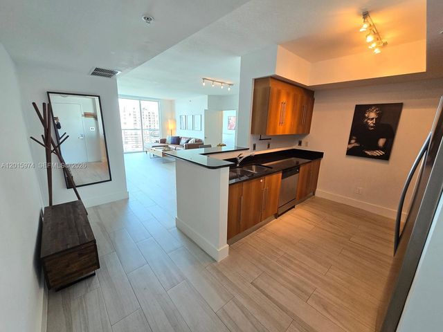325 S Biscayne Blvd 3719, Miami, FL 33131