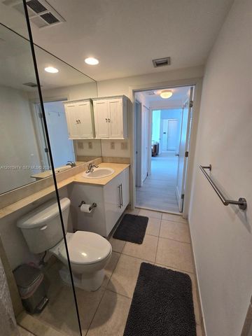 325 S Biscayne Blvd 3719, Miami, FL 33131