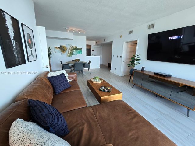 325 S Biscayne Blvd 3719, Miami, FL 33131