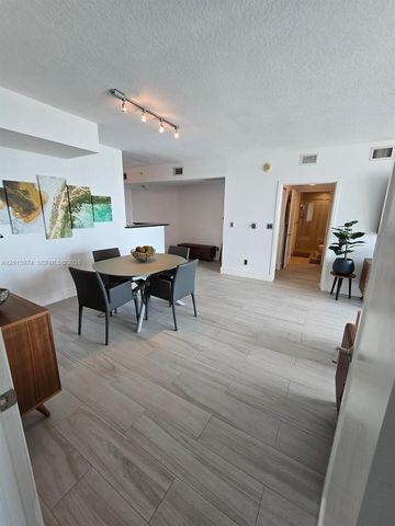 325 S Biscayne Blvd 3719, Miami, FL 33131
