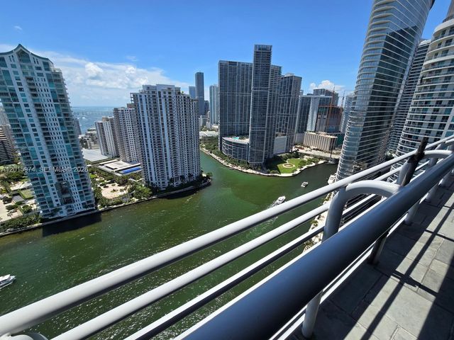 325 S Biscayne Blvd 3719, Miami, FL 33131
