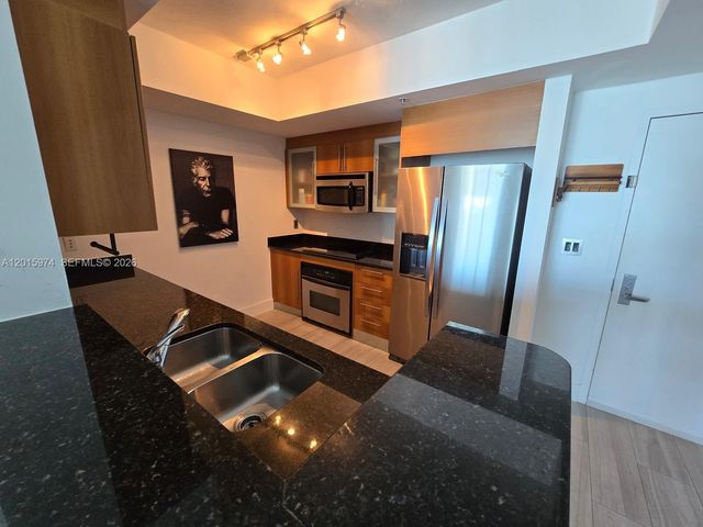 325 S Biscayne Blvd 3719, Miami, FL 33131
