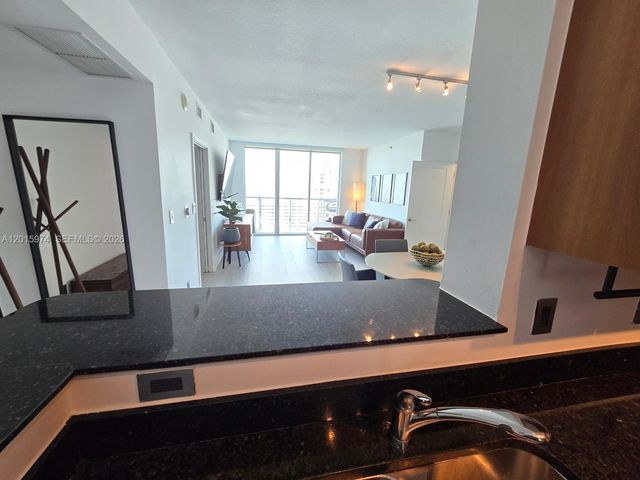325 S Biscayne Blvd 3719, Miami, FL 33131