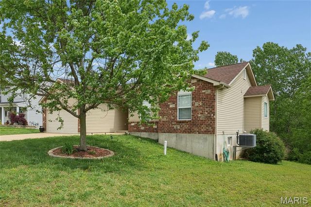 830 Hawks Circle Drive, Hillsboro, MO 63050