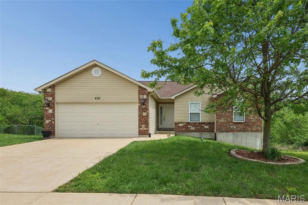 830 Hawks Circle Drive, Hillsboro, MO 63050