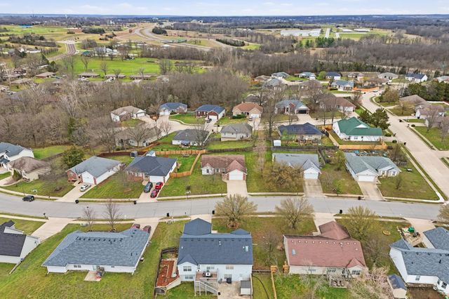 2601 THORNBERRY DR, Columbia, MO 65202