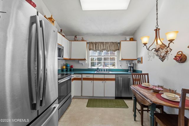 1213 Lindera Plz 213B, Monroe, NJ 08831