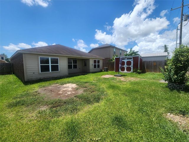 338 Apache Field Lane, La Marque, TX 77568