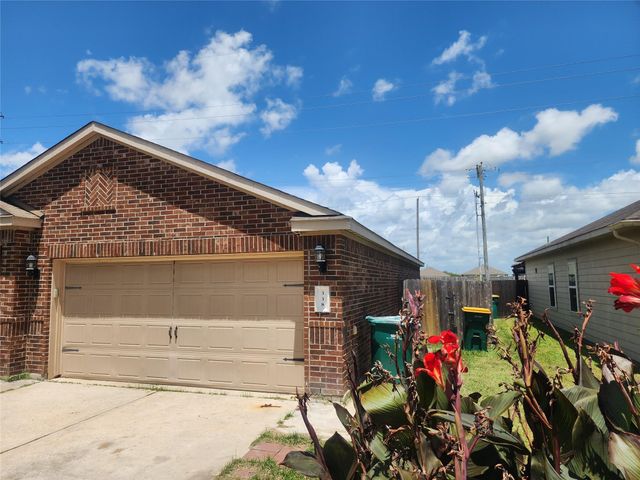 338 Apache Field Lane, La Marque, TX 77568