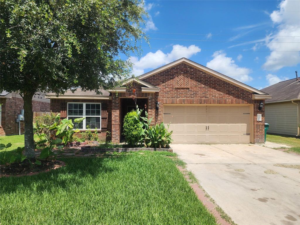 338 Apache Field Lane, La Marque, TX 77568
