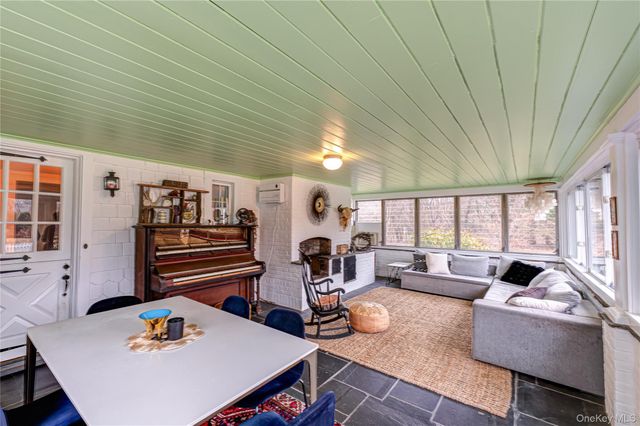23 Pinetree Lane, Old Westbury, NY 11568