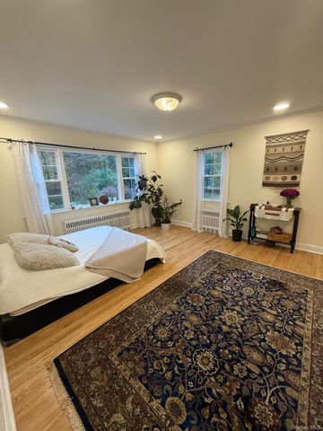 23 Pinetree Lane, Old Westbury, NY 11568