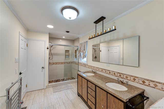 23 Pinetree Lane, Old Westbury, NY 11568