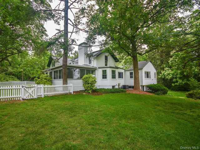 23 Pinetree Lane, Old Westbury, NY 11568
