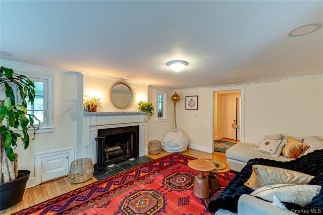23 Pinetree Lane, Old Westbury, NY 11568