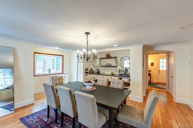 23 Pinetree Lane, Old Westbury, NY 11568
