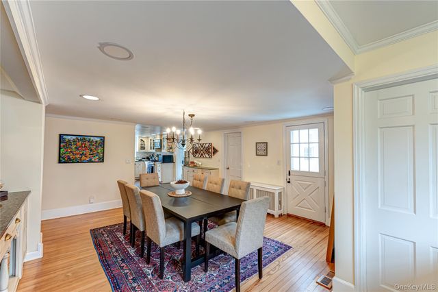 23 Pinetree Lane, Old Westbury, NY 11568