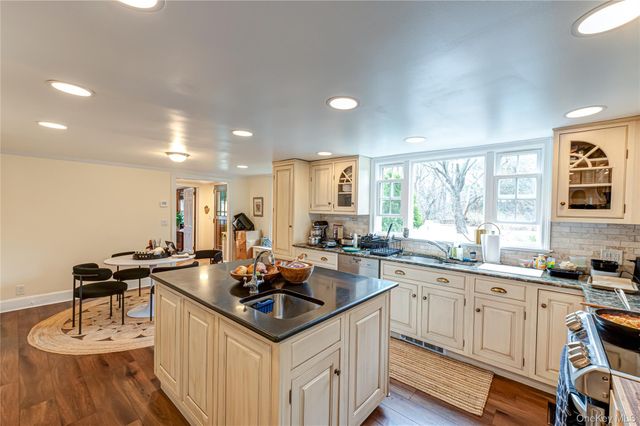 23 Pinetree Lane, Old Westbury, NY 11568