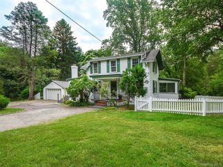 23 Pinetree Lane, Old Westbury, NY 11568