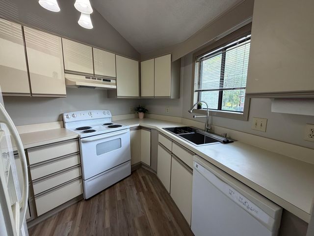 513 Tree Top Ln., Myrtle Beach, SC 29588