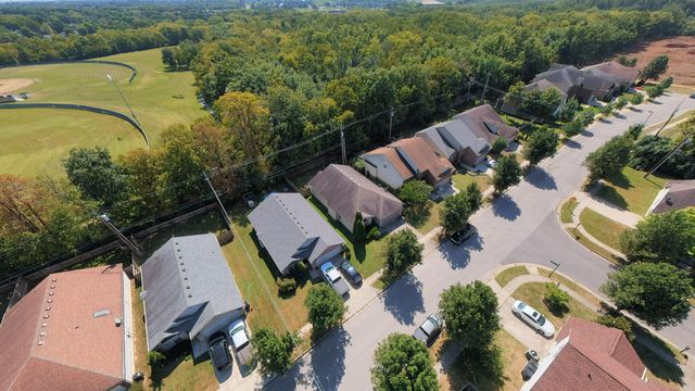 885 Henderson Drive, Lexington, KY 40515