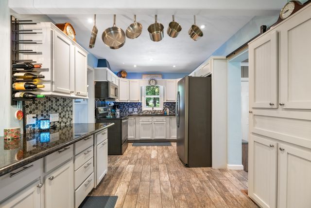 3111 N Porter Ave, Wichita, KS 67204