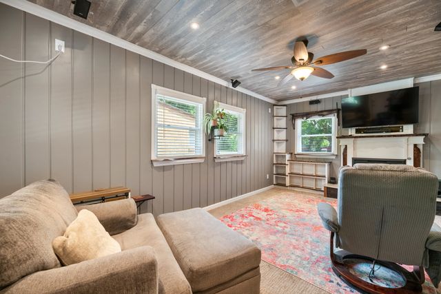 3111 N Porter Ave, Wichita, KS 67204