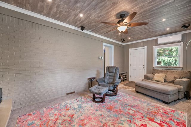 3111 N Porter Ave, Wichita, KS 67204