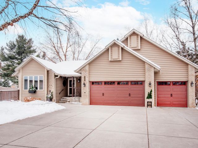 129 Hemlock Place, Vadnais Heights, MN 55127