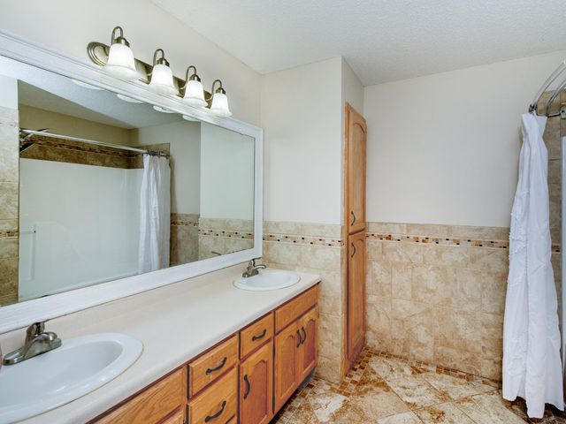 129 Hemlock Place, Vadnais Heights, MN 55127