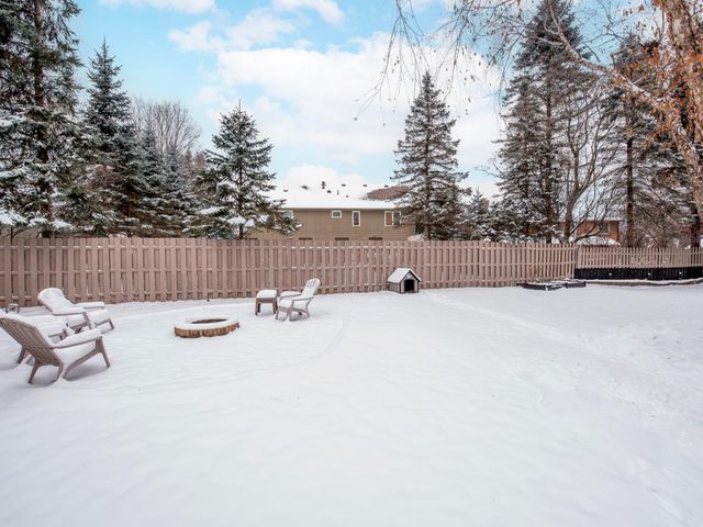 129 Hemlock Place, Vadnais Heights, MN 55127