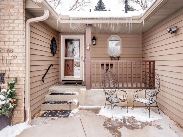 129 Hemlock Place, Vadnais Heights, MN 55127