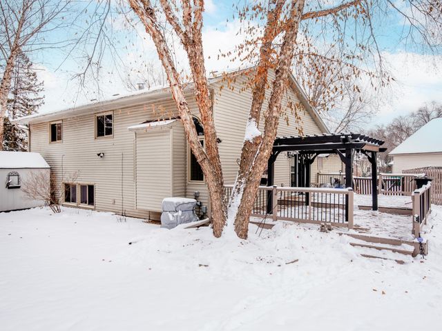 129 Hemlock Place, Vadnais Heights, MN 55127