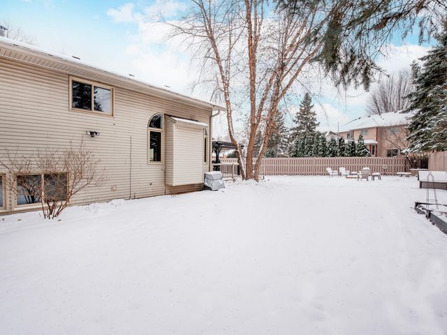 129 Hemlock Place, Vadnais Heights, MN 55127