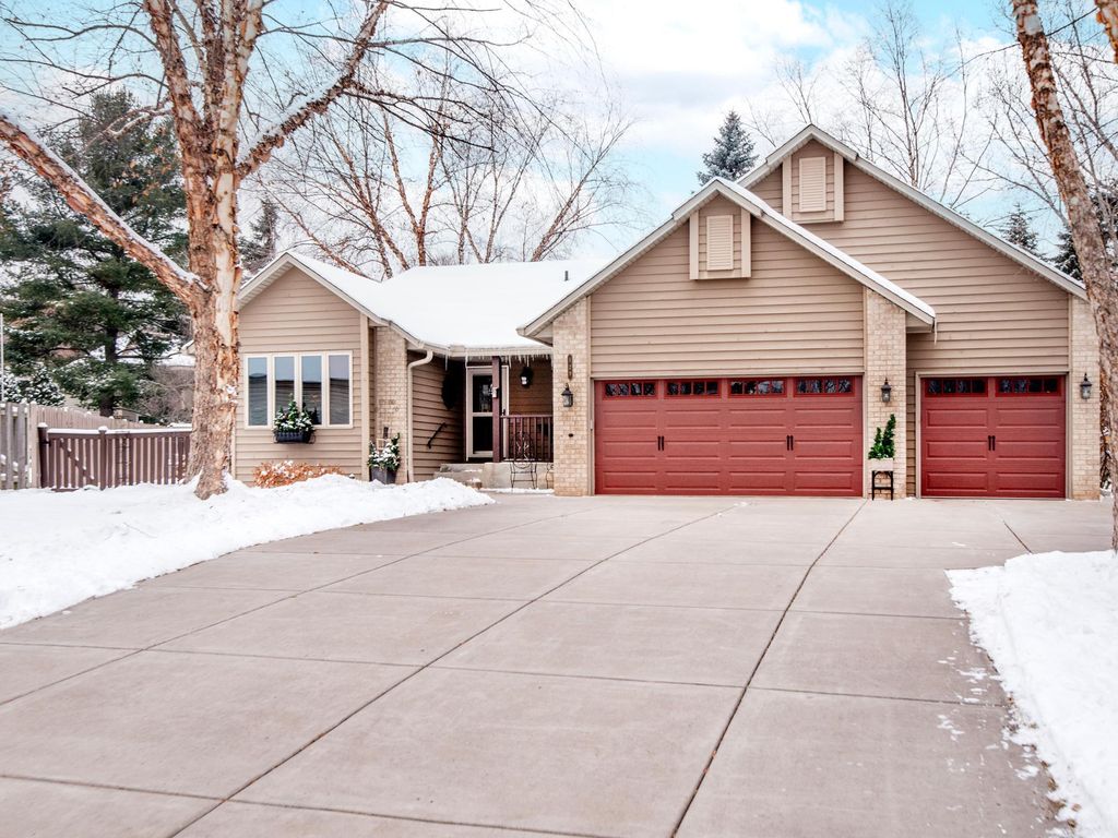 129 Hemlock Place, Vadnais Heights, MN 55127