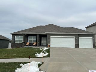 5114 Lawnwood Drive, Papillion, NE 68133