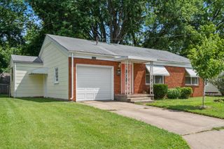303 East Lindberg Street, Springfield, MO 65807