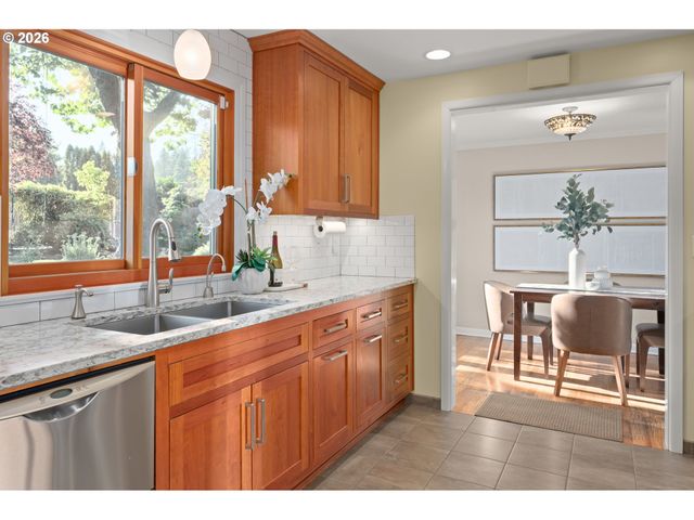 3450 DONALD St, Eugene, OR 97405