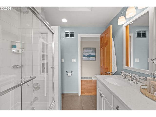3450 DONALD St, Eugene, OR 97405