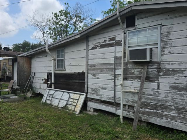 2230 Talisman St, Corpus Christi, TX 78416