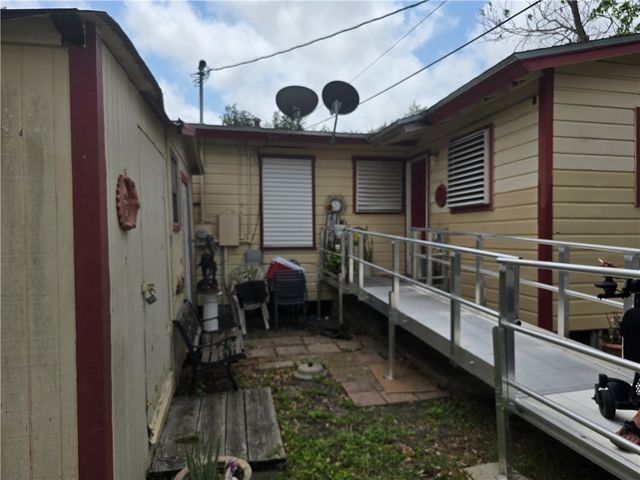 2230 Talisman St, Corpus Christi, TX 78416