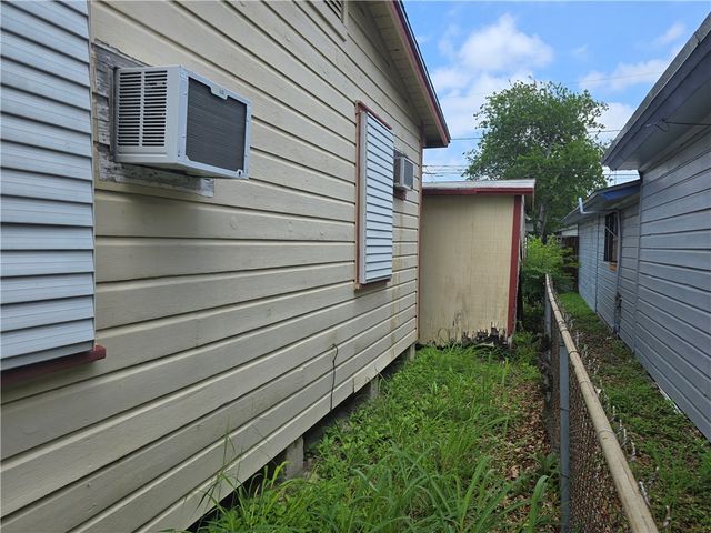 2230 Talisman St, Corpus Christi, TX 78416