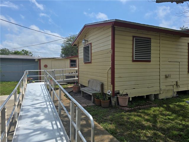 2230 Talisman St, Corpus Christi, TX 78416