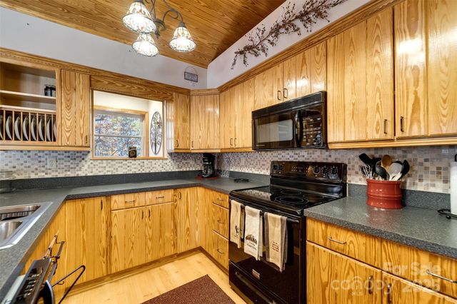 2311 Alarka Road, Bryson City, NC 28713