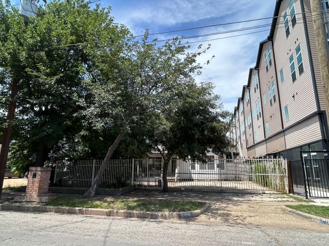 731 W 10th Street, Dallas, TX 75208